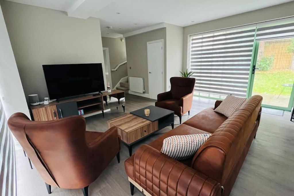 A House Designed For You… Edmonton Eksteriør billede
