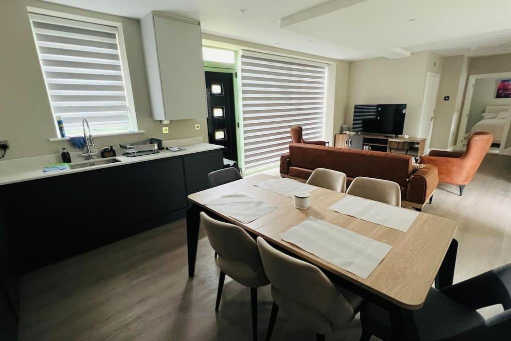 A House Designed For You… Edmonton Eksteriør billede