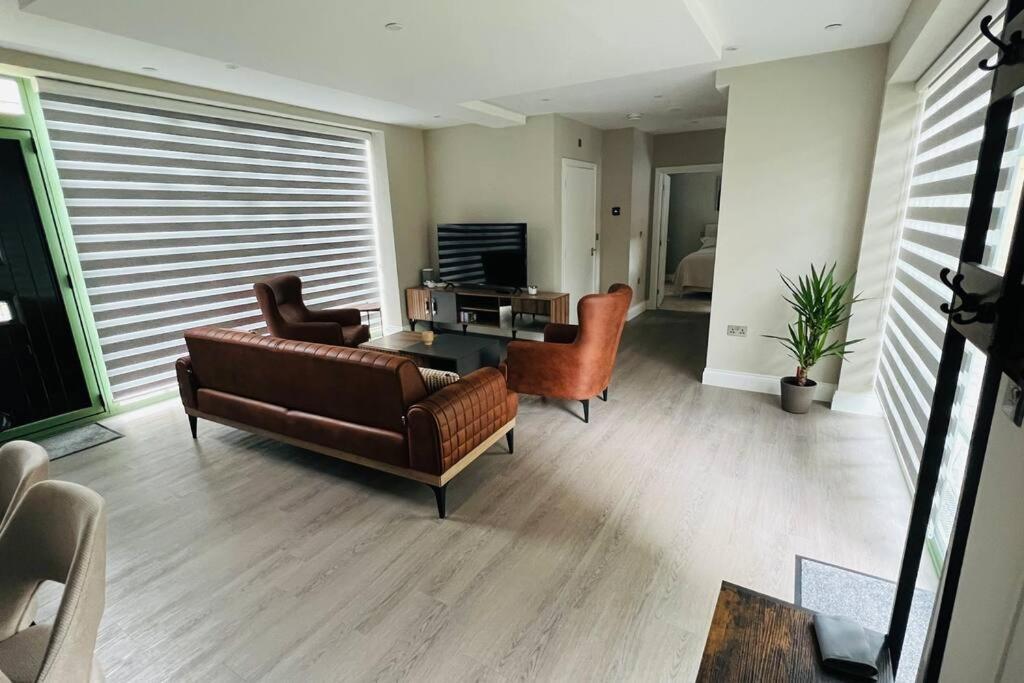 A House Designed For You… Edmonton Eksteriør billede