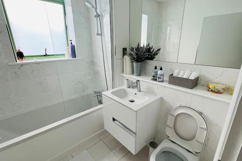 A House Designed For You… Edmonton Eksteriør billede